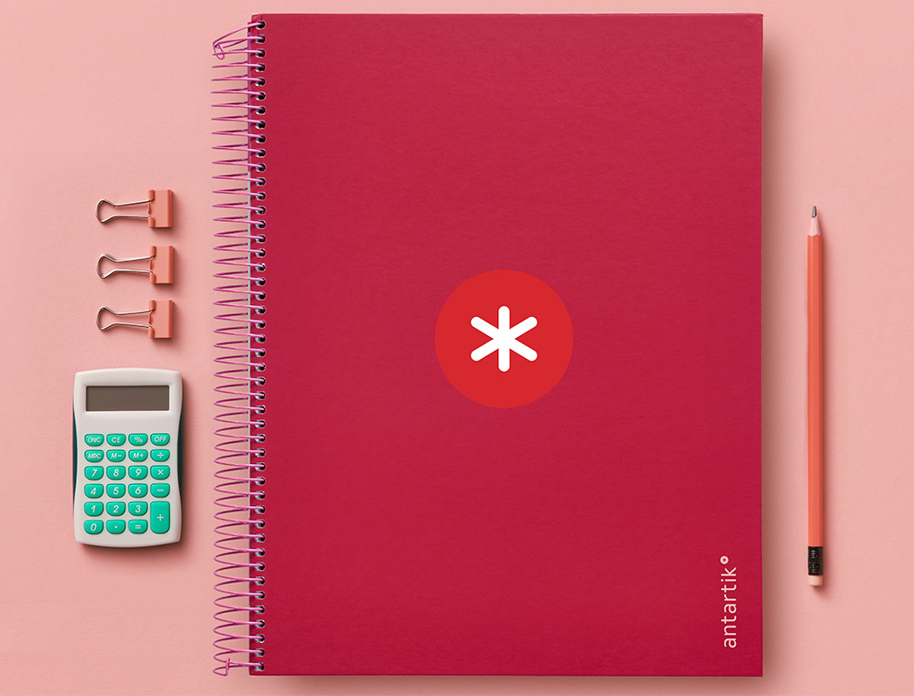 CUADERNO ESPIRAL A4 MICRO ANTARTIK TAPA FORRADA 120H 90 GR HORIZONTAL 5 BANDAS 4 TALADROS COLOR FRAMBUESA