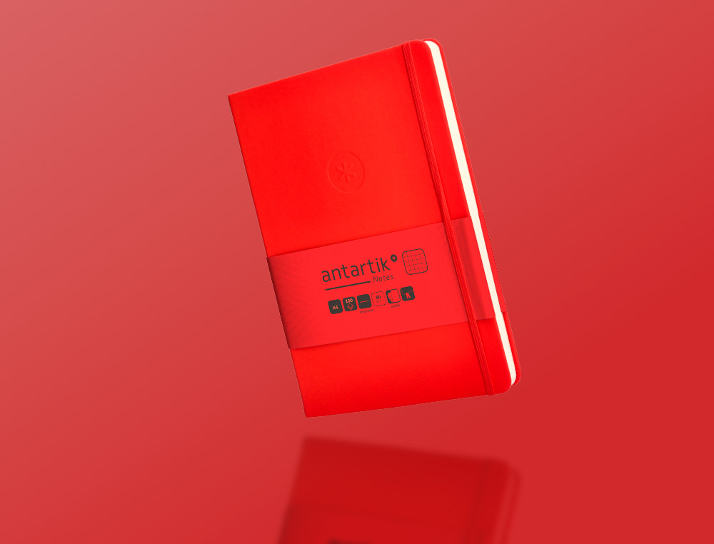 CUADERNO CON GOMILLA ANTARTIK NOTES TAPA DURA A5 HOJAS CUADRICULA ROJO 100 HOJAS 80 GR FSC