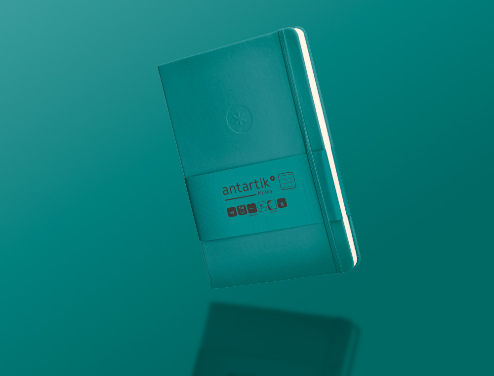 CUADERNO CON GOMILLA ANTARTIK NOTES TAPA DURA A5 HOJAS RAYAS VERDE AGUAMARINA 100 HOJAS 80 GR FSC