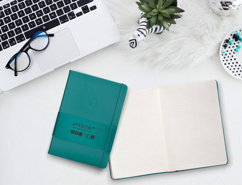 CUADERNO CON GOMILLA ANTARTIK NOTES TAPA DURA A5 HOJAS RAYAS VERDE AGUAMARINA 100 HOJAS 80 GR FSC