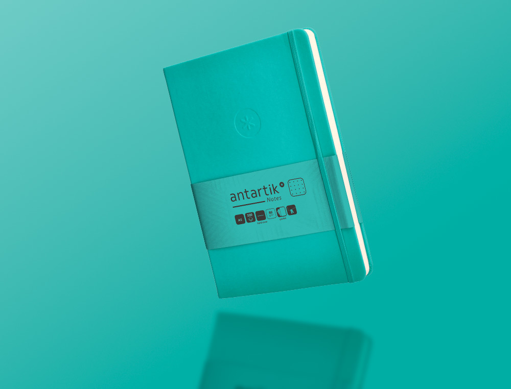 CUADERNO CON GOMILLA ANTARTIK NOTES TAPA DURA A5 HOJAS PUNTOS TURQUESA 100 HOJAS 80 GR FSC