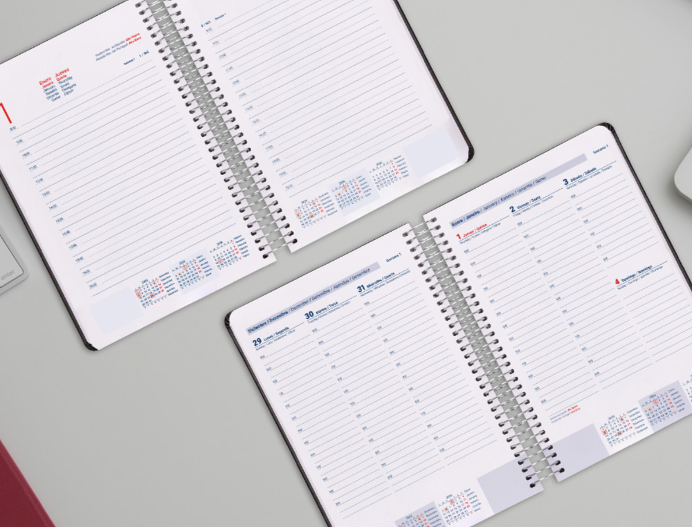 AGENDA ESPIRAL LIDERPAPEL CLASSIC A4 2026 DIA PAGINA ROJO PAPEL 70 GR FSC