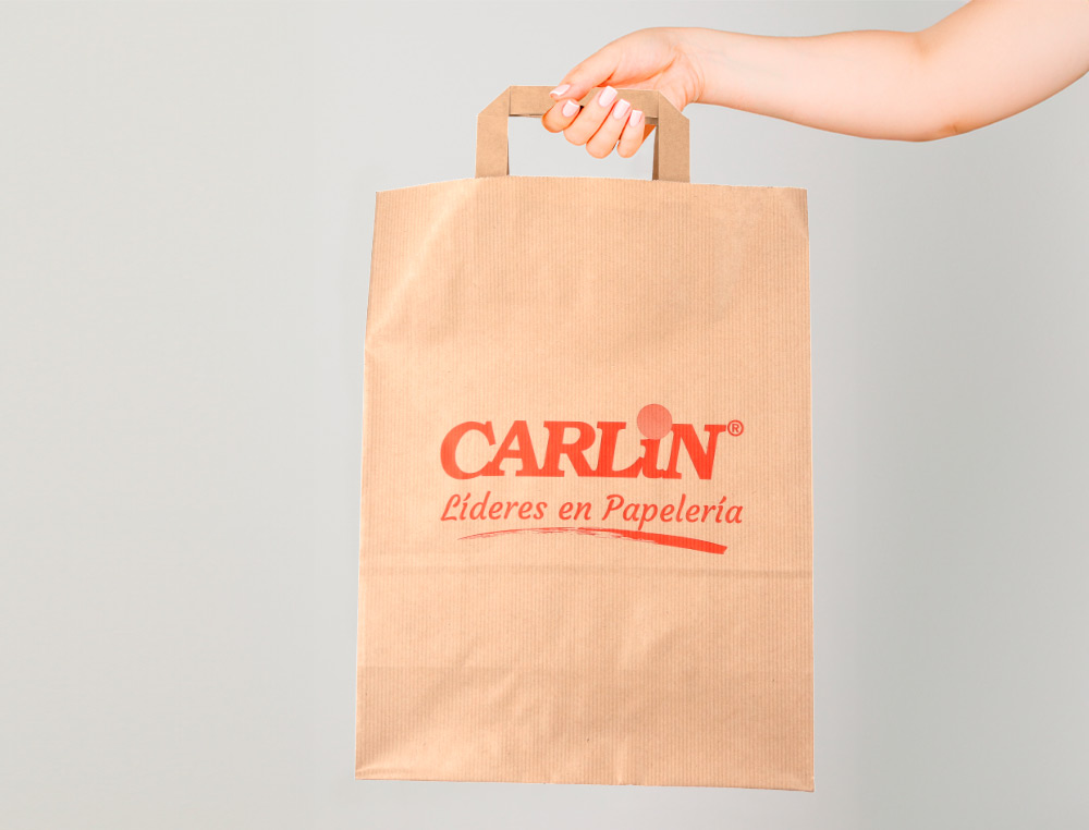 BOLSA KRAFT VERJURADO ASA PLANA CARLIN 26X12X35 CM 90 GR CAJA DE 250 UNIDADES